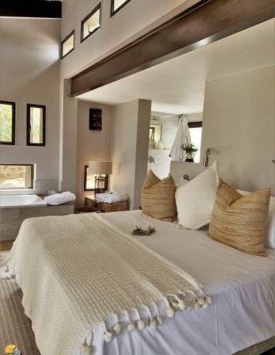Luxury Bush Villa bedroom
